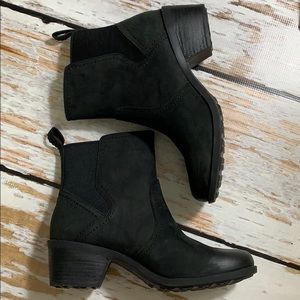 Teva Anya Chelsea. Black. Ankle boot. Waterproof.